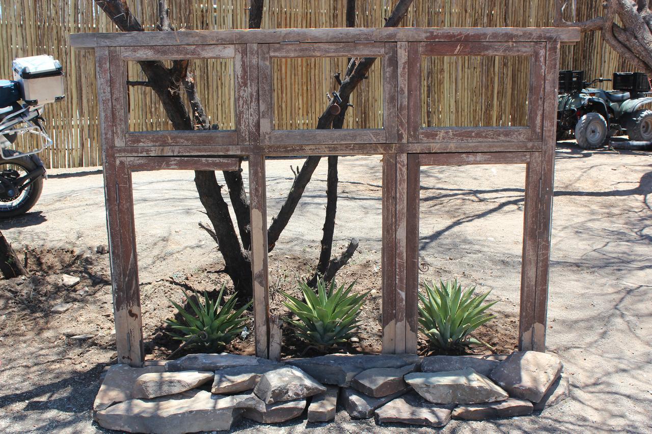 Teri-Lemveli Lodge Beaufort West Eksteriør billede