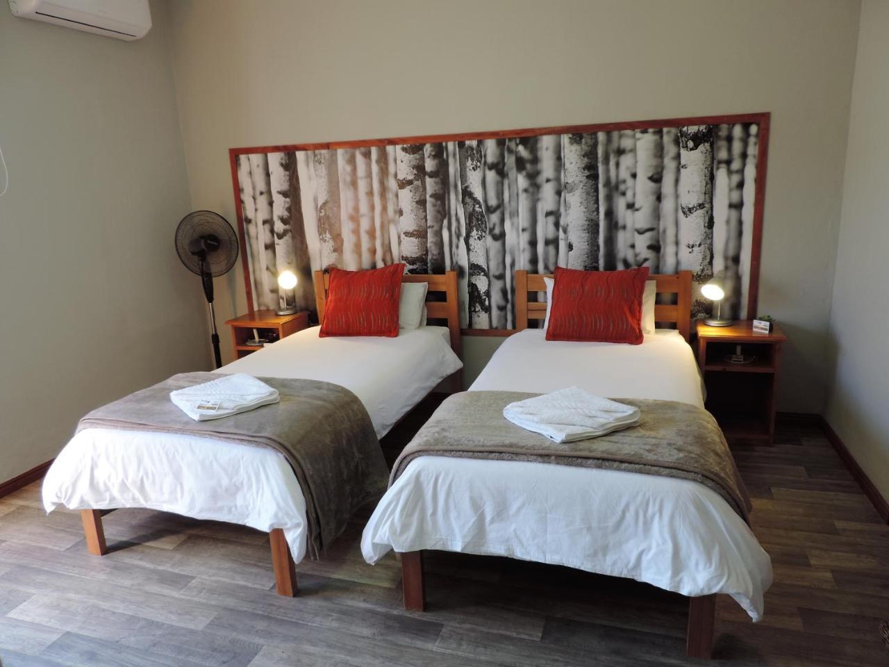 Teri-Lemveli Lodge Beaufort West Eksteriør billede